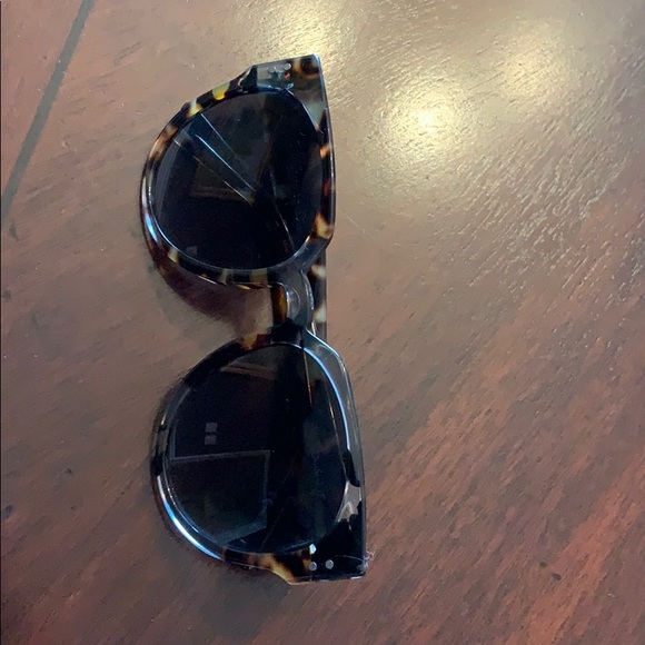 Dior Sunglasses - Picture 2 of 5